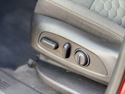 Used 2019 Chevrolet Equinox LT w/ Driver Convenience Package image 5