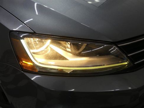 Used 2017 Volkswagen Jetta S image 14