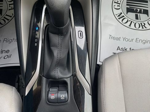 Used 2020 Toyota Corolla LE FWD image 18