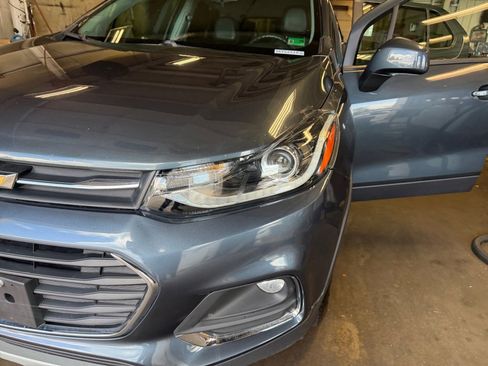 Used 2021 Chevrolet Trax LT FWD image 30