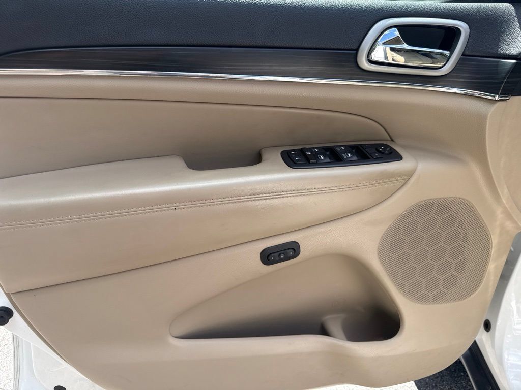 Used 2020 Jeep Grand Cherokee Limited AWD/4WD image 20