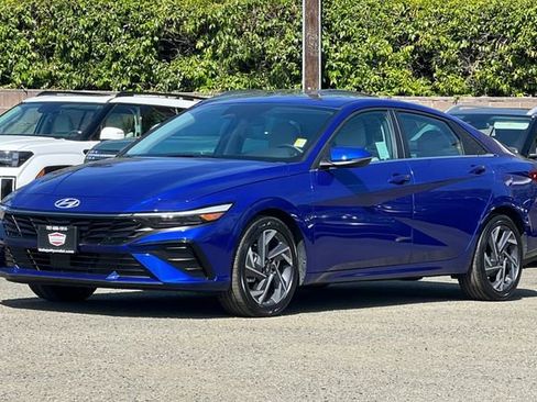 Used 2025 Hyundai Elantra Limited FWD image 11