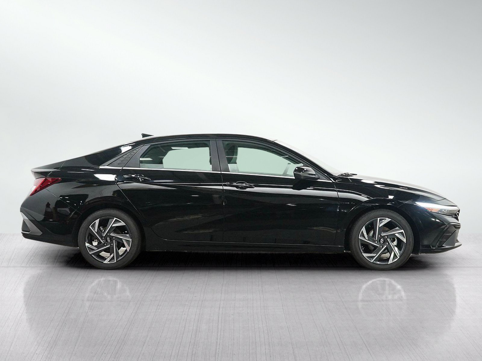 Used 2024 Hyundai Elantra Limited FWD image 6