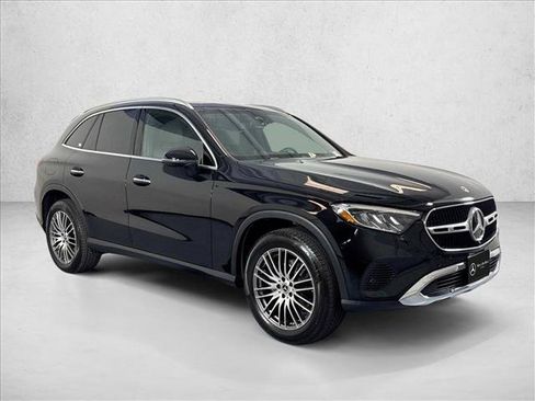Used 2025 Mercedes-Benz GLC 300 image 3