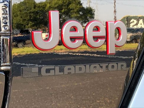 Used 2023 Jeep Gladiator Rubicon w/ Trailer Tow Package AWD/4WD image 31