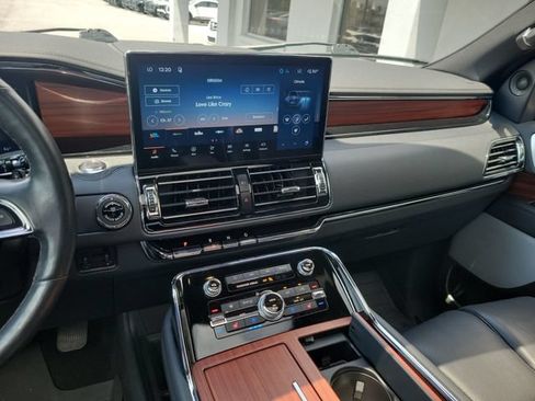 Used 2024 Lincoln Navigator L Reserve AWD/4WD image 4