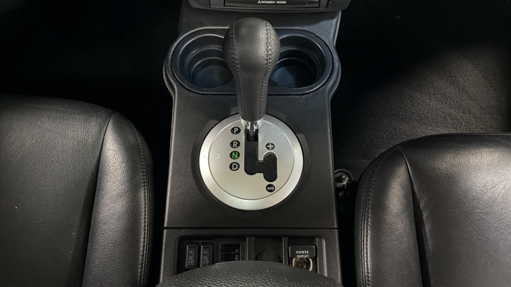 Used 2010 Mitsubishi Endeavor SE AWD/4WD image 37