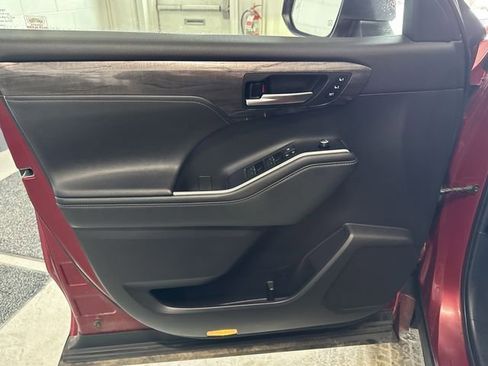 Used 2020 Toyota Highlander Limited image 23