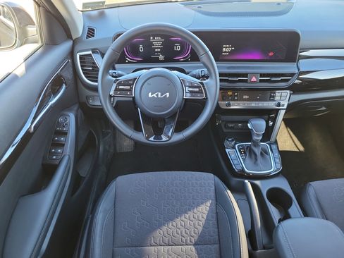 Used 2025 Kia Seltos S image 19