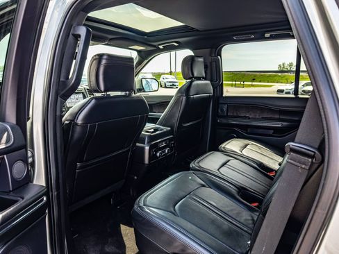 Used 2019 Ford Expedition Limited w/ Equipment Group 301A image 8