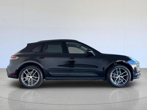 Certified 2026 Porsche Macan AWD/4WD image 9