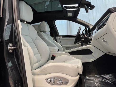 Certified 2025 Porsche Macan image 25