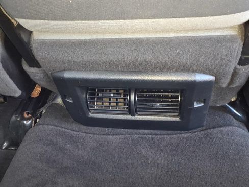 Used 2022 RAM 1500 Classic SLT AWD/4WD image 17