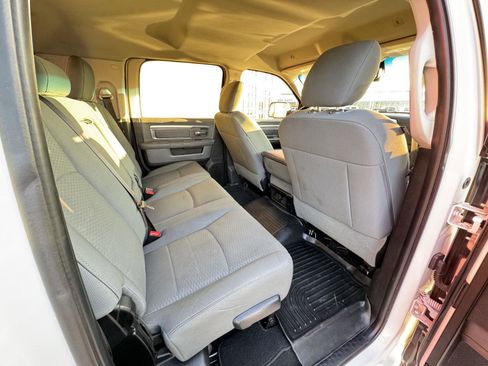 Used 2017 RAM 2500 SLT w/ Luxury Group image 35