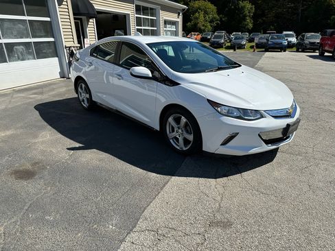 Used 2018 Chevrolet Volt LT w/ Comfort Package image 3