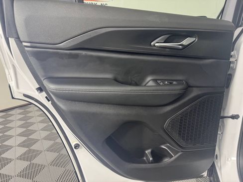 Used 2025 Jeep Grand Cherokee Altitude AWD/4WD image 26