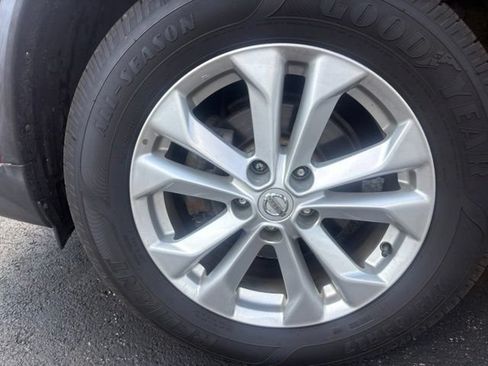 Used 2016 Nissan Rogue SV AWD/4WD image 9
