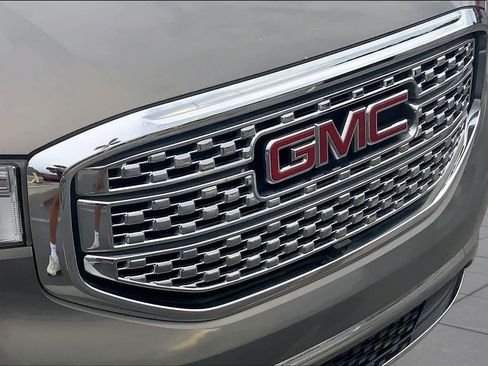 Used 2019 GMC Acadia Denali w/ Technology Package FWD image 29
