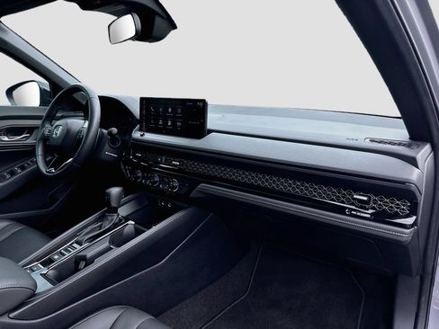 Used 2025 Honda Accord Sport image 31