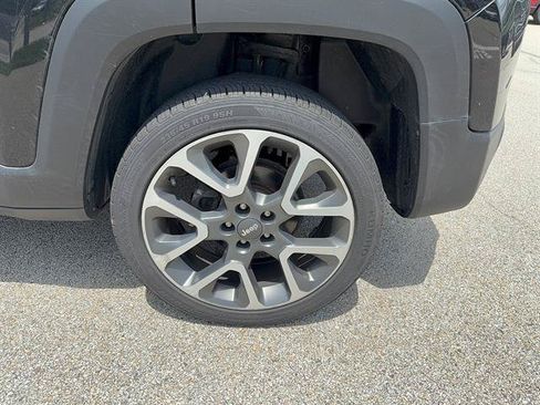 Used 2022 Jeep Renegade Limited w/ Sun, Sound & Wheels Group AWD/4WD image 5
