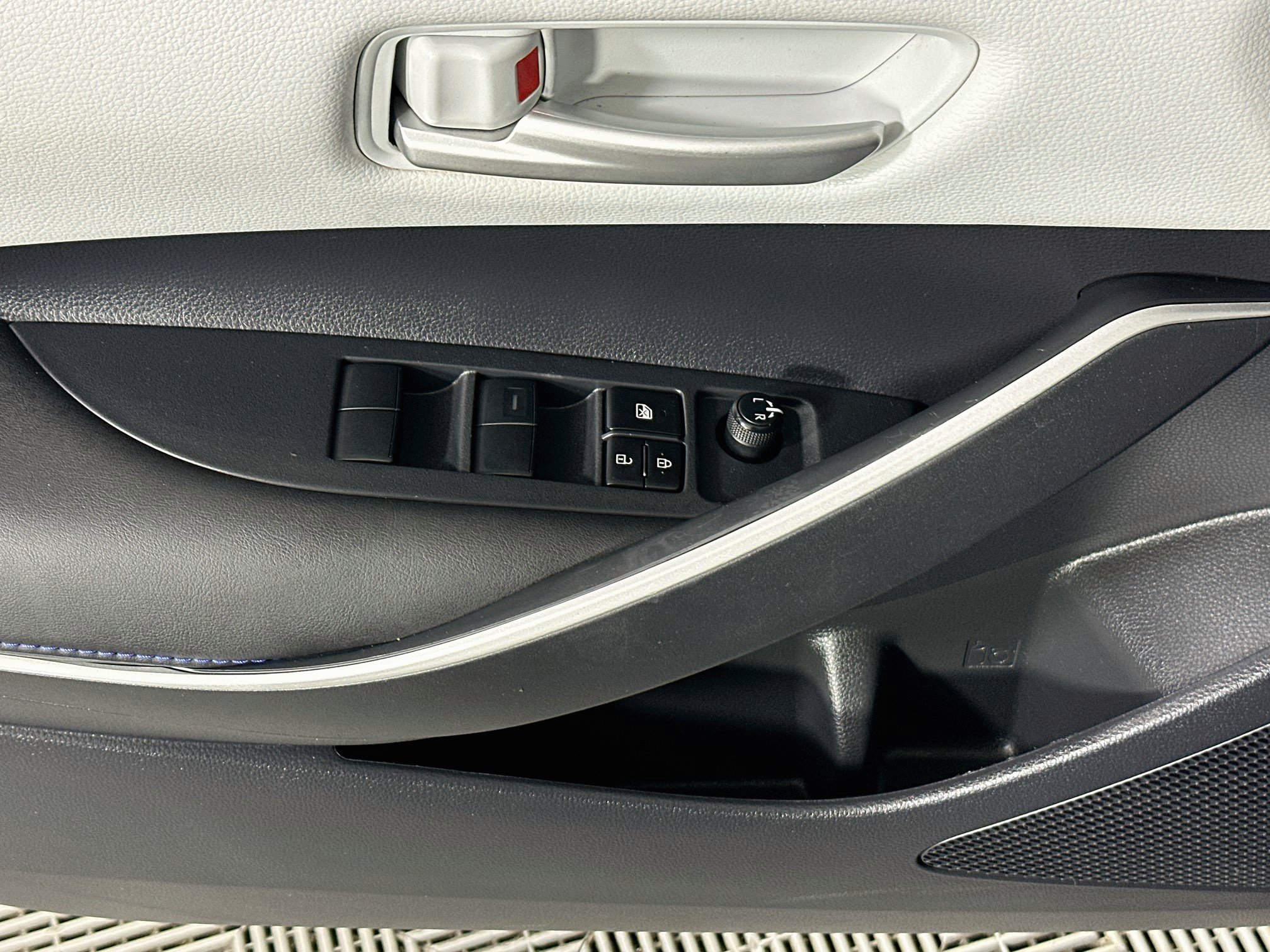 Used 2021 Toyota Corolla SE FWD image 14