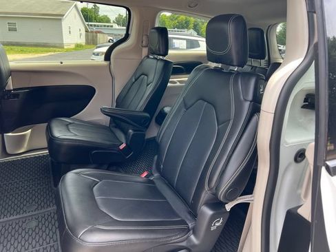 Used 2024 Chrysler Pacifica Touring-L w/ Road Tripper Package AWD/4WD image 5