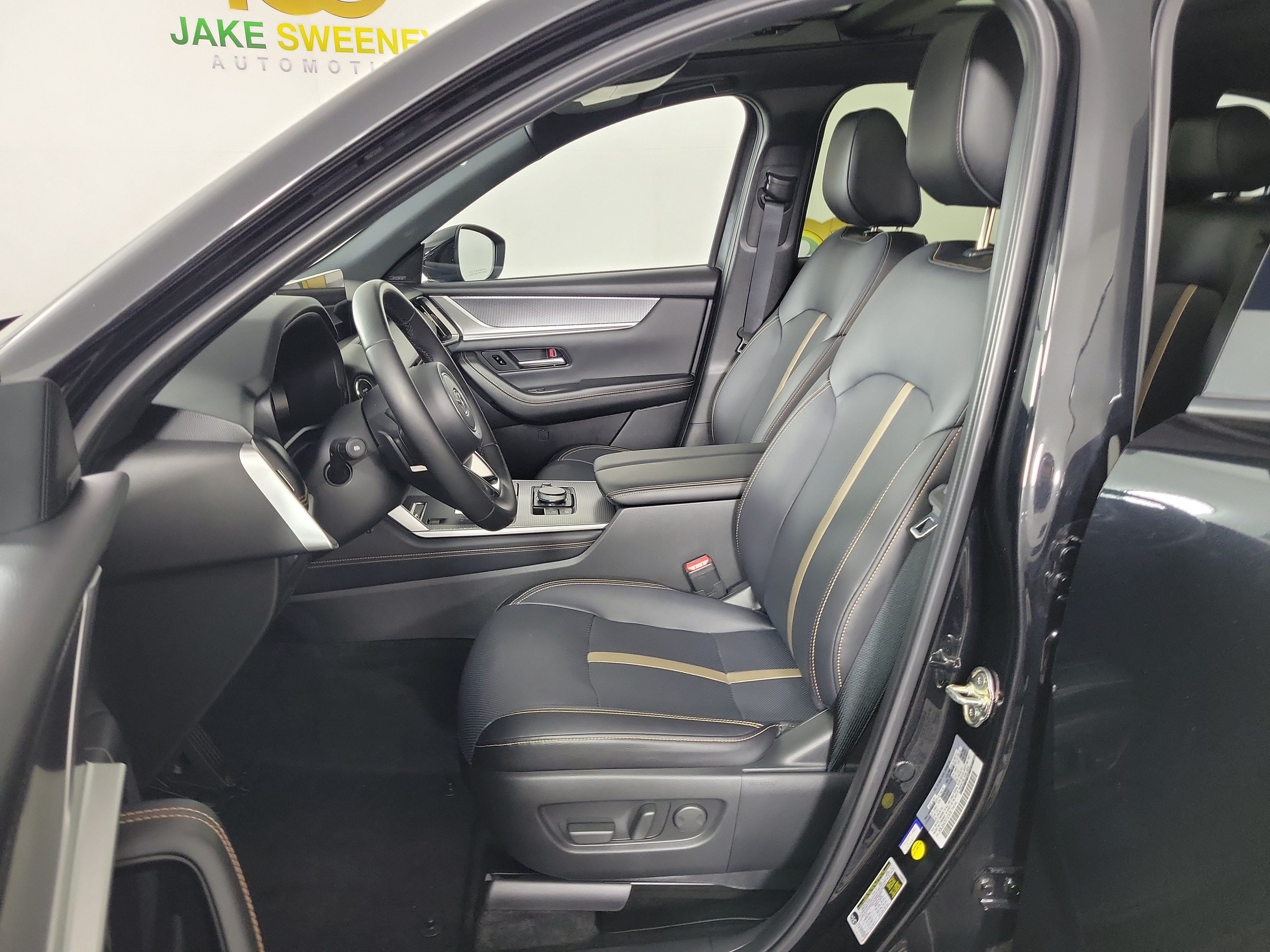 Certified 2025 MAZDA CX-70 Plug-In Hybrid w/ Premium Plus AWD/4WD image 11