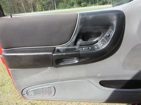 Used 2004 Ford Ranger XLT image 19