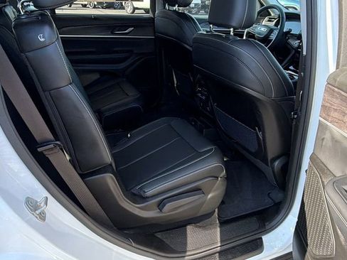 Used 2023 Jeep Grand Cherokee L Limited w/ Luxury Tech Group II image 19