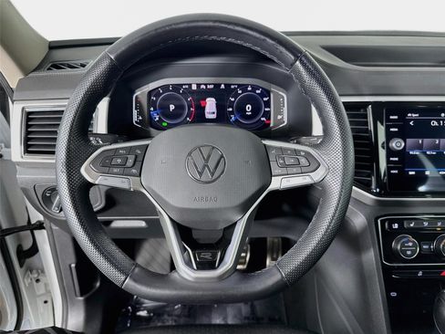 Used 2023 Volkswagen Atlas SEL R-Line AWD/4WD image 13