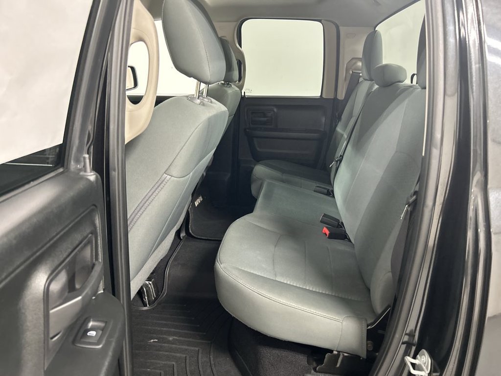 Used 2018 RAM 1500 Express w/ Black Ram 1500 Express Group AWD/4WD image 19