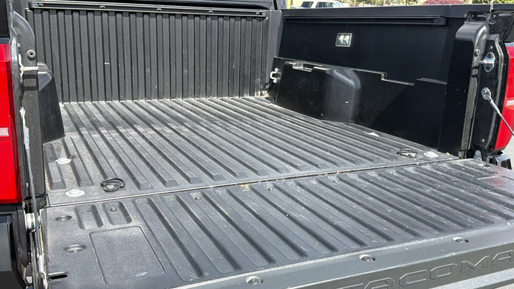 Certified 2025 Toyota Tacoma SR5 AWD/4WD image 27