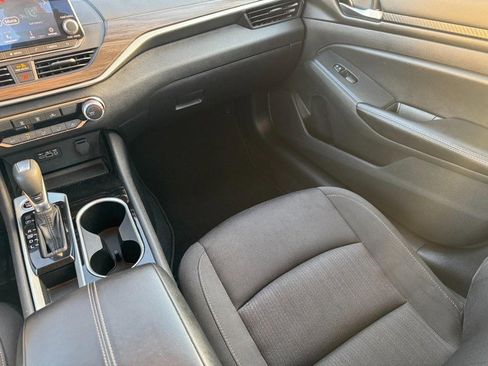 Used 2024 Nissan Altima 2.5 SV image 15