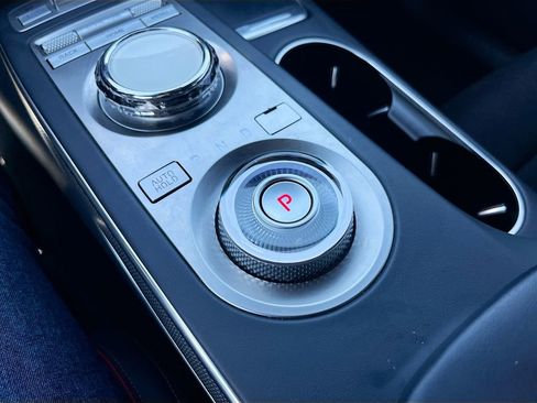 Used 2025 Genesis GV70 3.5T Sport image 17