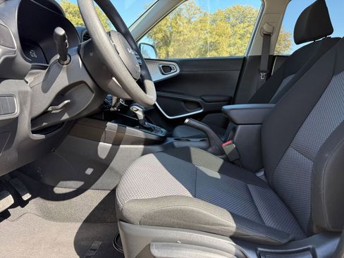 Used 2025 Kia Soul LX w/ LX Technology Package image 27