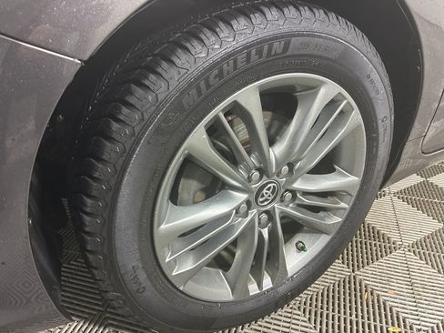 Used 2017 Toyota Camry SE image 4