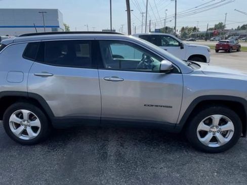 Used 2020 Jeep Compass Latitude w/ Cold Weather Group AWD/4WD image 3
