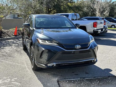 Used 2023 Toyota Venza Nightshade image 8