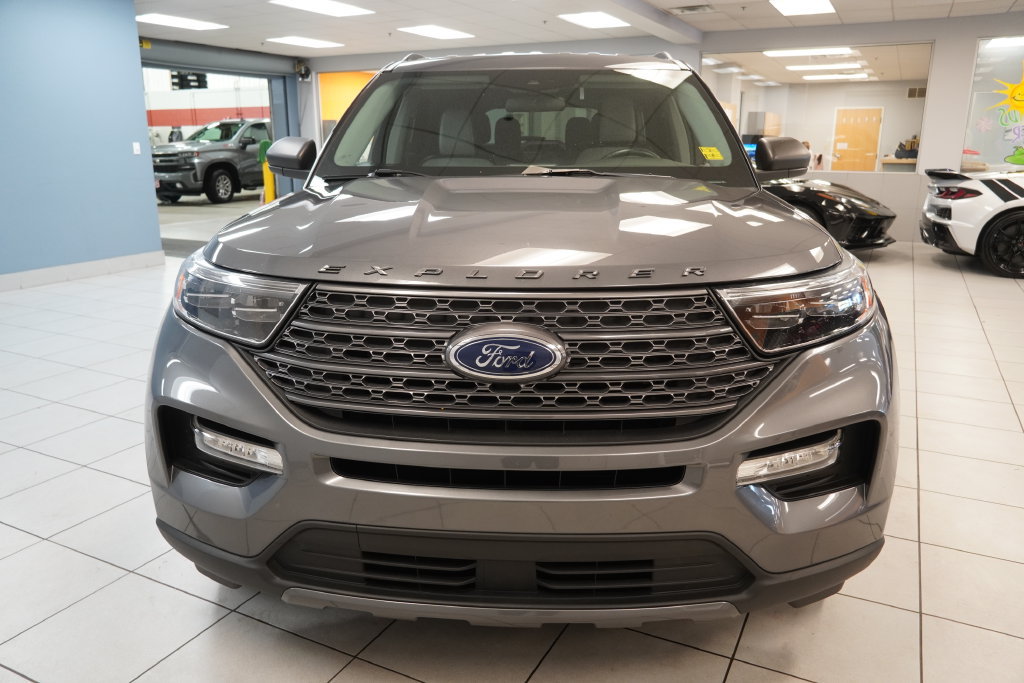 Used 2021 Ford Explorer XLT w/ Equipment Group 202A AWD/4WD image 14