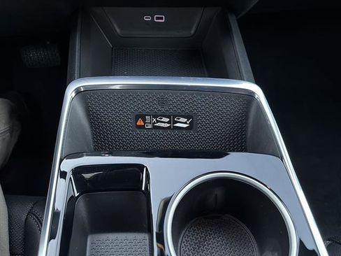 Used 2025 Chevrolet Equinox LT w/ Convenience Package II image 25