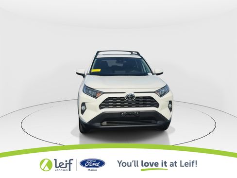 Used 2021 Toyota RAV4 XLE Premium image 3