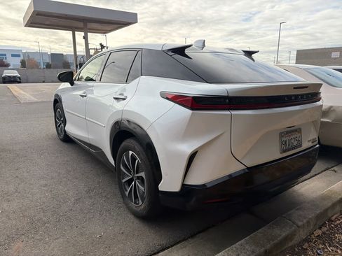 Used 2023 Lexus RZ 450e Premium image 3