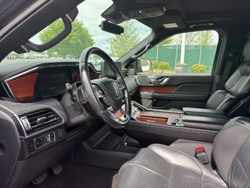 Used 2024 Lincoln Navigator L 4WD image 10