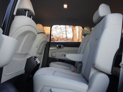 Used 2023 Kia Sorento SX Prestige image 41