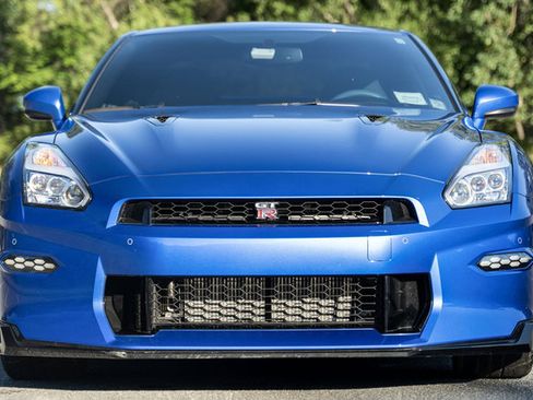 Used 2024 Nissan GT-R AWD/4WD image 11