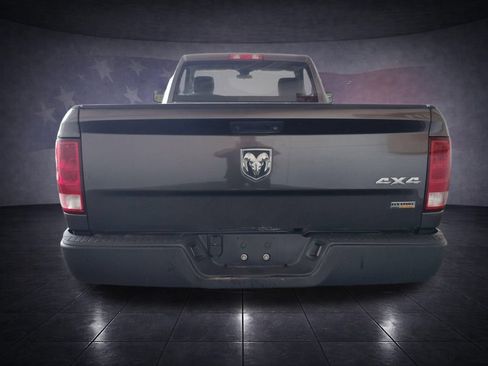 Used 2018 RAM 1500 Express AWD/4WD image 4