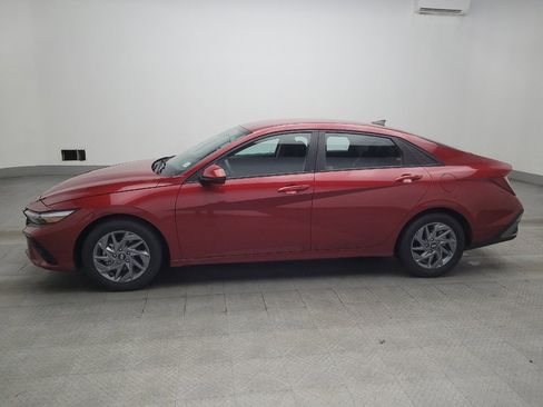 Used 2024 Hyundai Elantra SEL FWD image 2