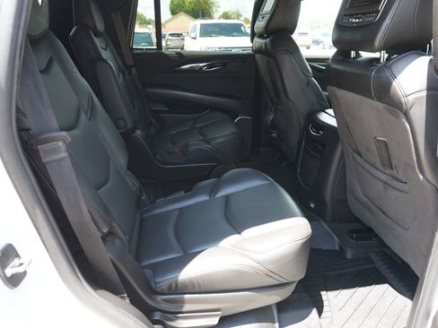 Used 2019 Cadillac Escalade Platinum image 31
