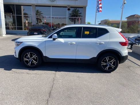 Used 2024 Volvo XC40 B5 Core AWD/4WD image 8