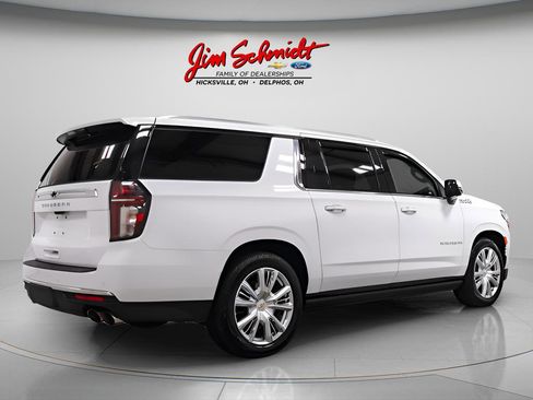 Used 2022 Chevrolet Suburban High Country AWD/4WD image 6